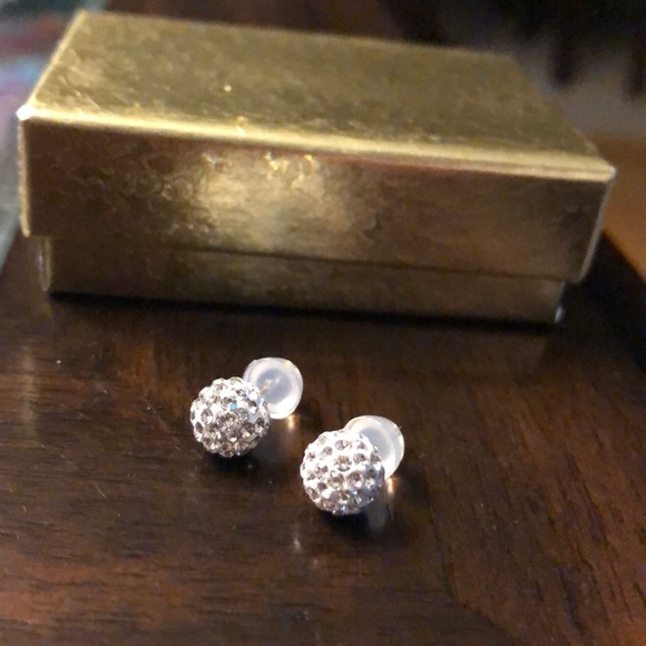 Gorgeous silver/diamond stud earrings - Picture 1 of 3